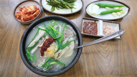  Dwaeji Gukbap: ¡Una Sopa De Puerco Cordial Y Reconfortante Que Te Calienta El Alma!