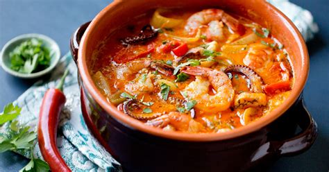  Moqueca! Un plato brasileño que te transportará a un paraíso de sabores marinos y especias tropicales