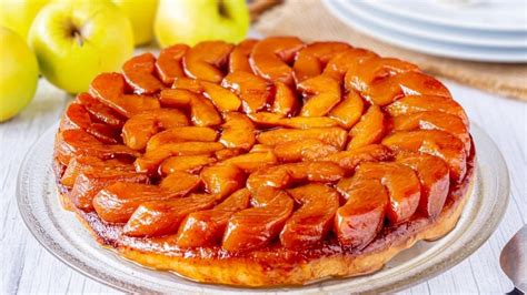   Tarte Tatin: Un postre irresistible con manzanas caramelizadas y una corteza crujiente como el oro!