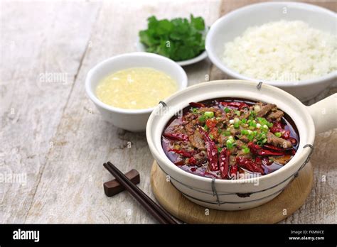  ¿Se te antoja un festín picante y aromático? ¡Descubre los secretos del famoso La Piàn Ròu de Fushun!